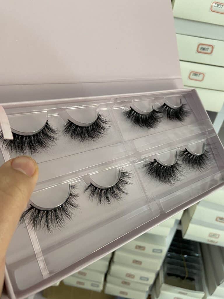 custom eyelash books and mink lash vendors