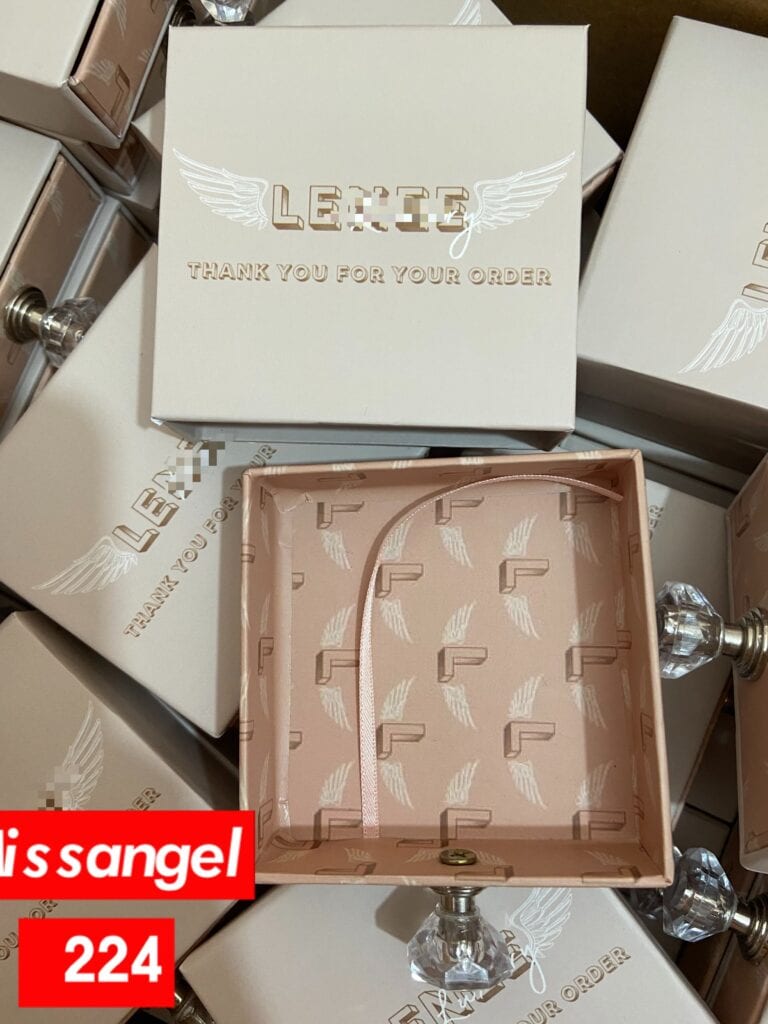 square eyelash packaging