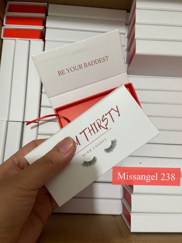 custom eyelash packaging with logo