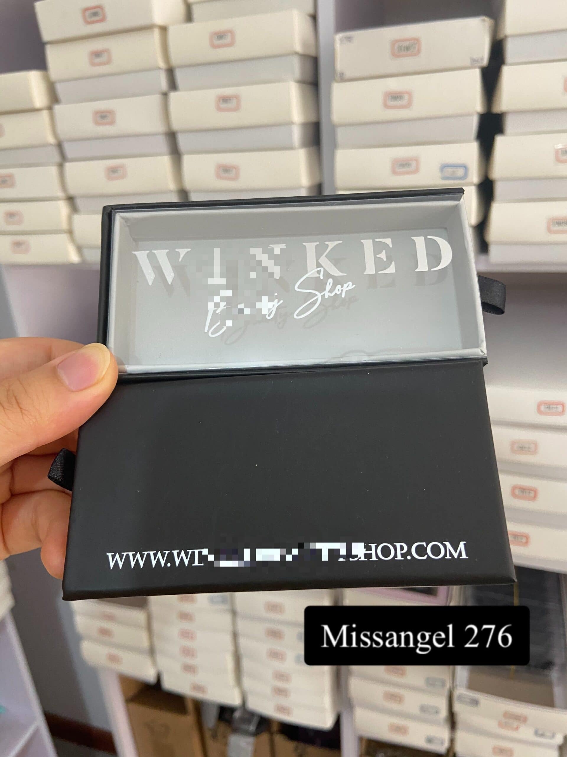 wholesale mink lashes and eyelash packaging boxes