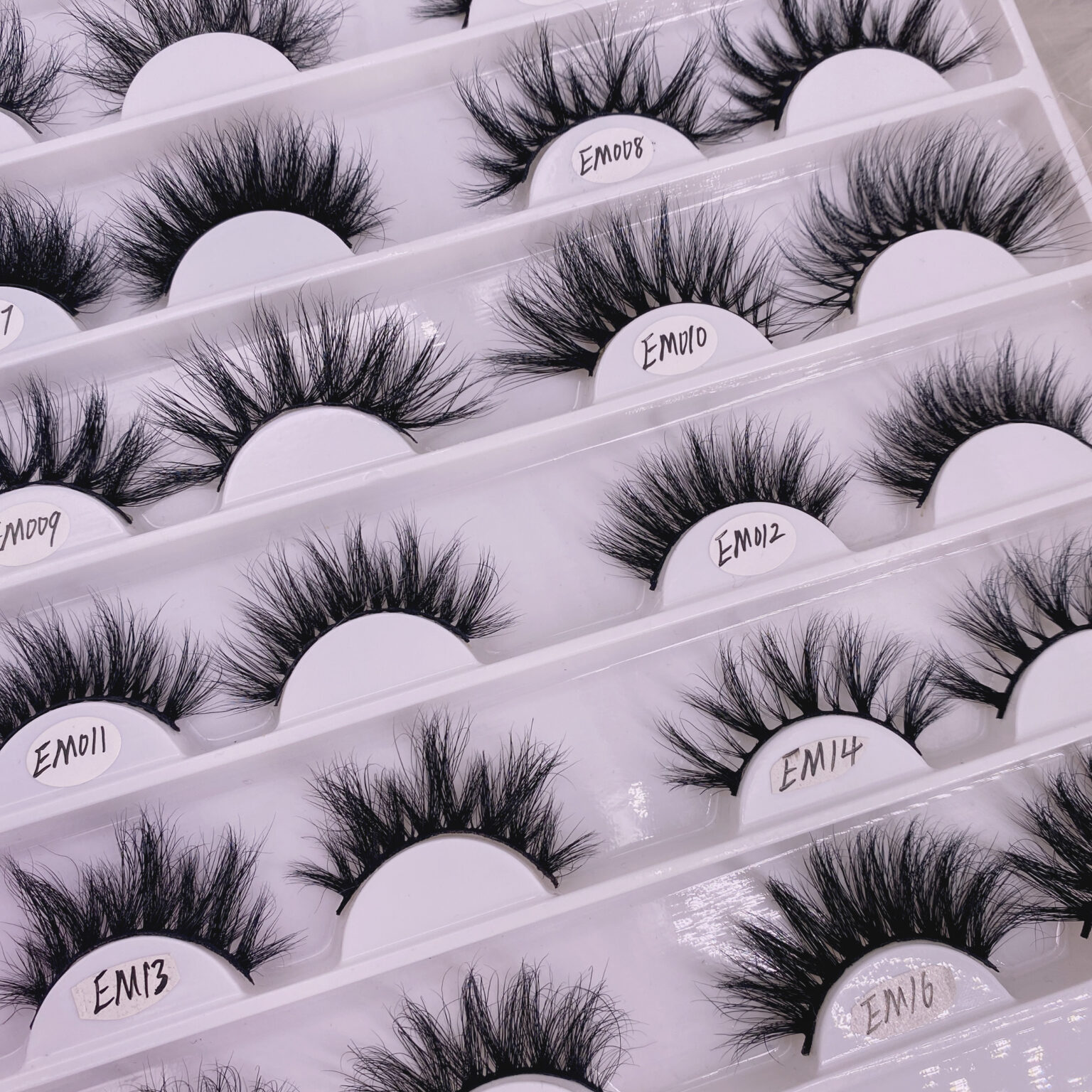wholesale mink eyelashes with custom eyelash package with logo